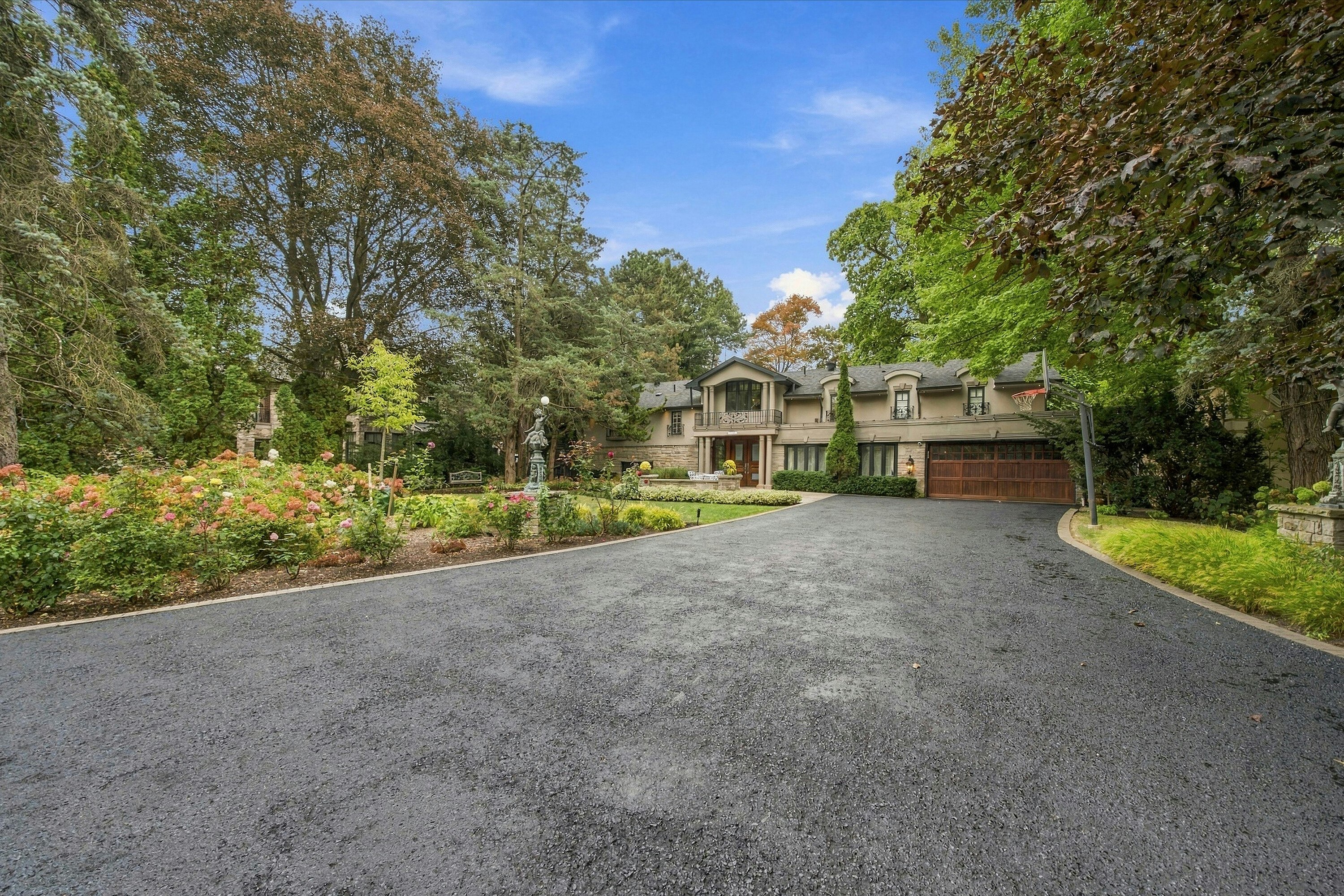 520 Arrowhead Road, Mississauga, ON, L5H 1V6