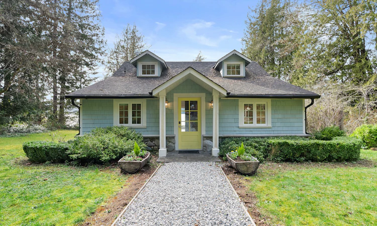 6129 Sechelt Inlet Road
