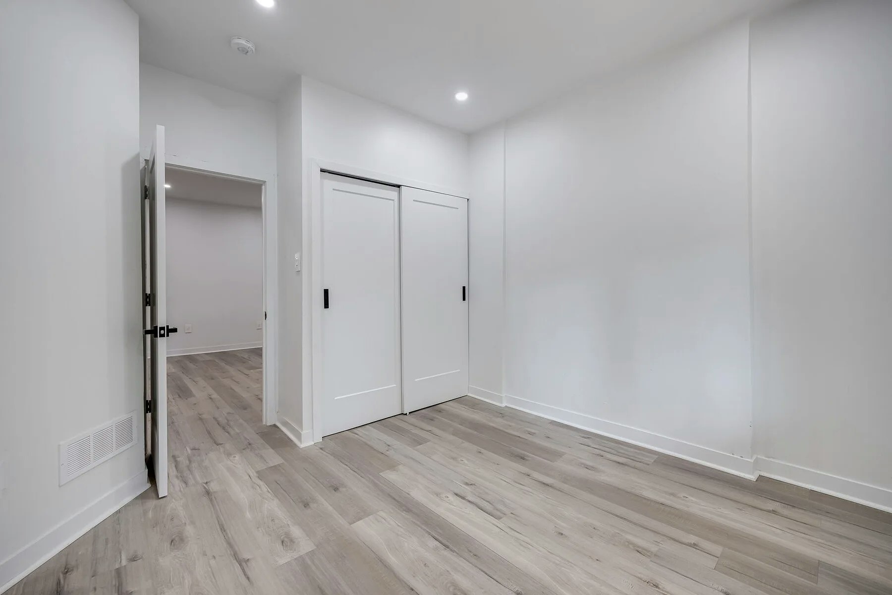 Main-120 Glenlake Avenue, Toronto, ON, M6P 1E5 - 9