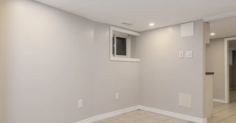 15 Indian Cres Bsmt Road, Toronto, ON, M6P 2E9 - 4
