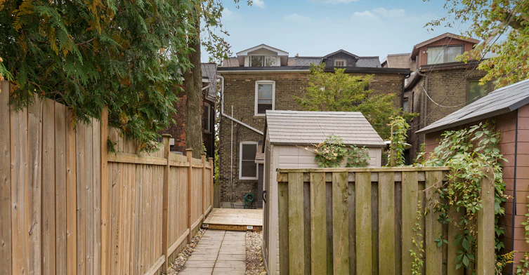 15 Indian Cres Bsmt Road, Toronto, ON, M6P 2E9 - 18