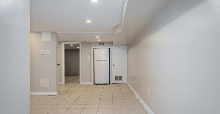 15 Indian Cres Bsmt Road, Toronto, ON, M6P 2E9 - 3