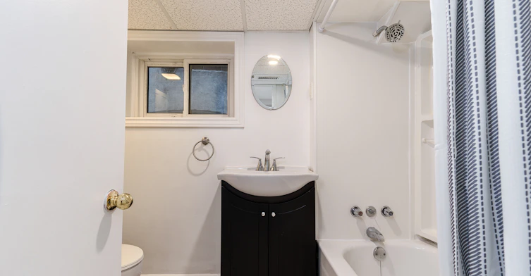 15 Indian Cres Bsmt Road, Toronto, ON, M6P 2E9 - 10