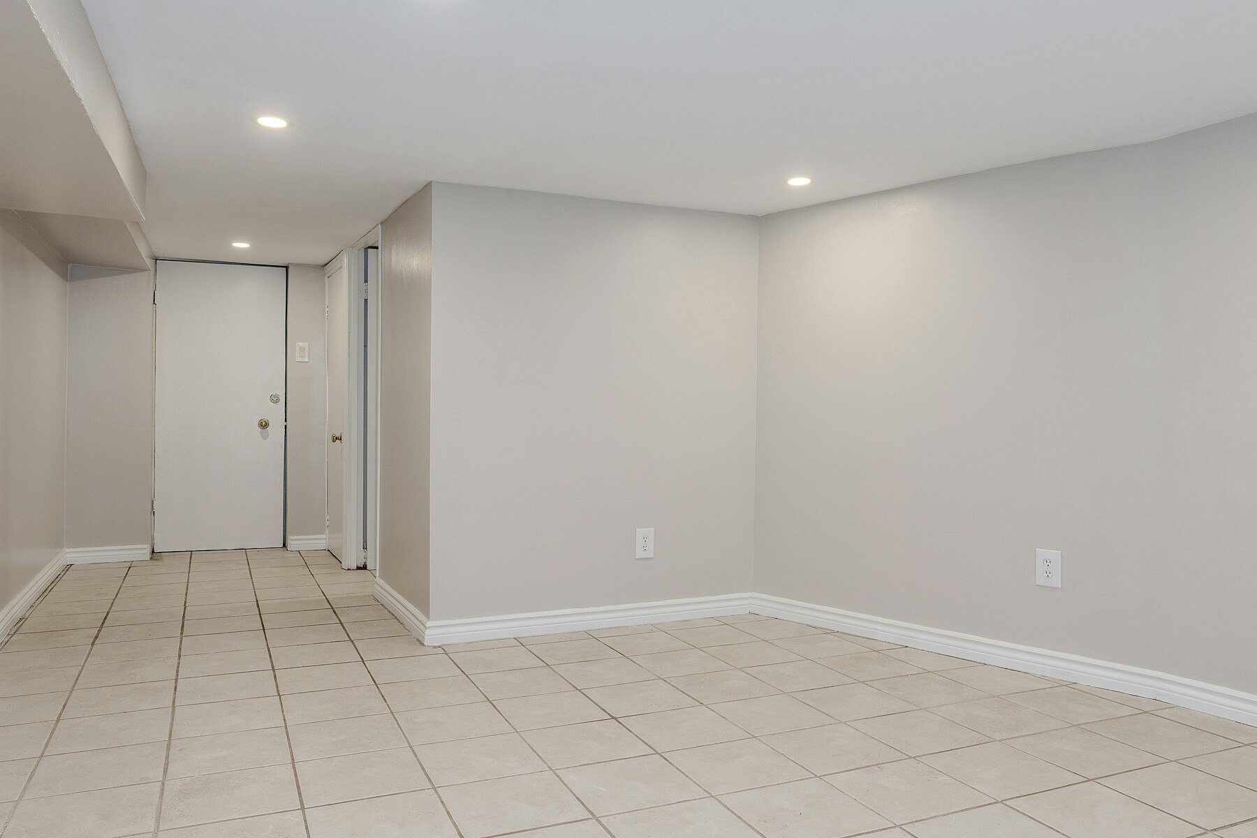 15 Indian Cres Bsmt Road, Toronto, ON, M6P 2E9 - 6
