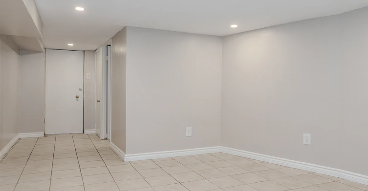 15 Indian Cres Bsmt Road, Toronto, ON, M6P 2E9 - 6