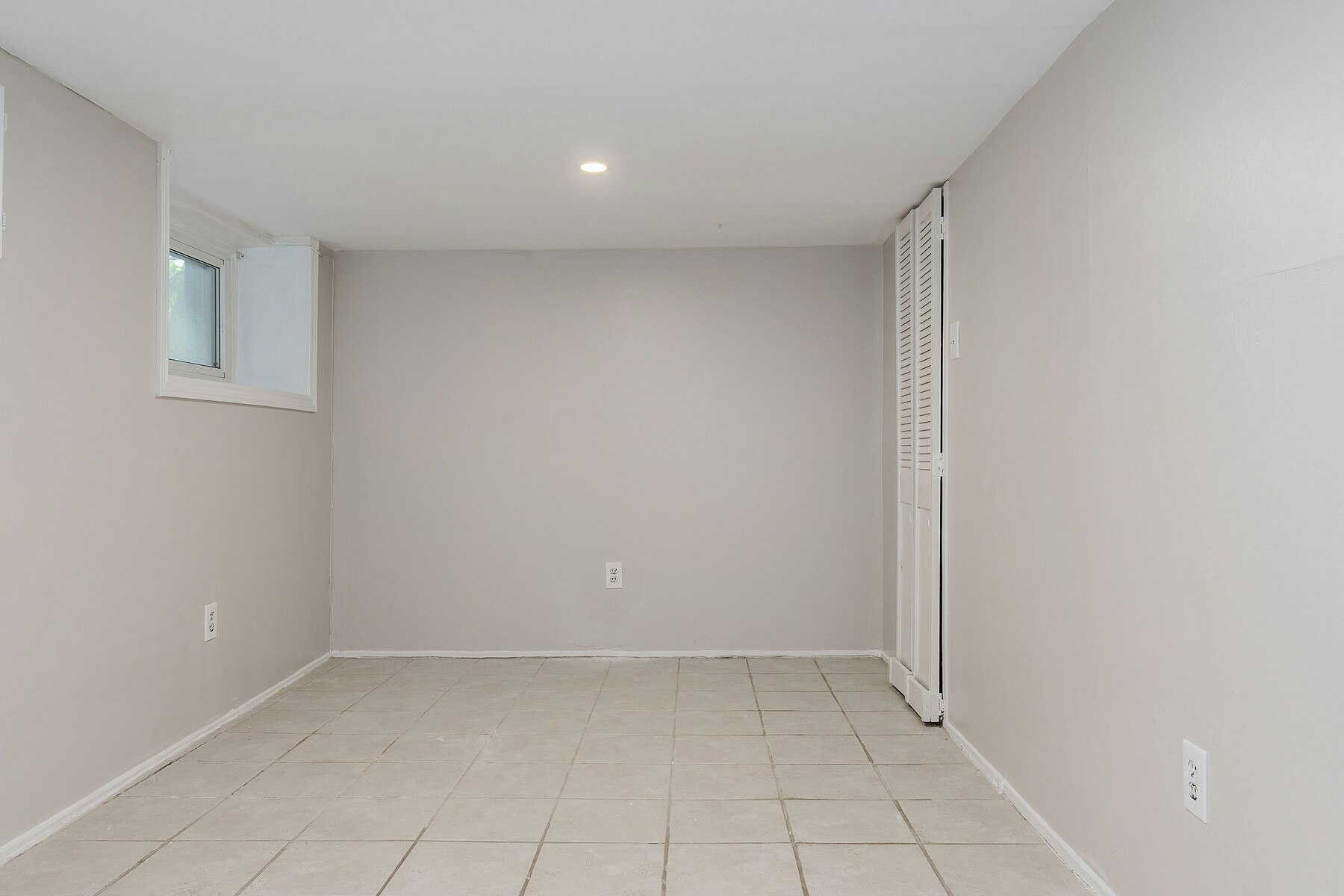 15 Indian Cres Bsmt Road, Toronto, ON, M6P 2E9 - 8