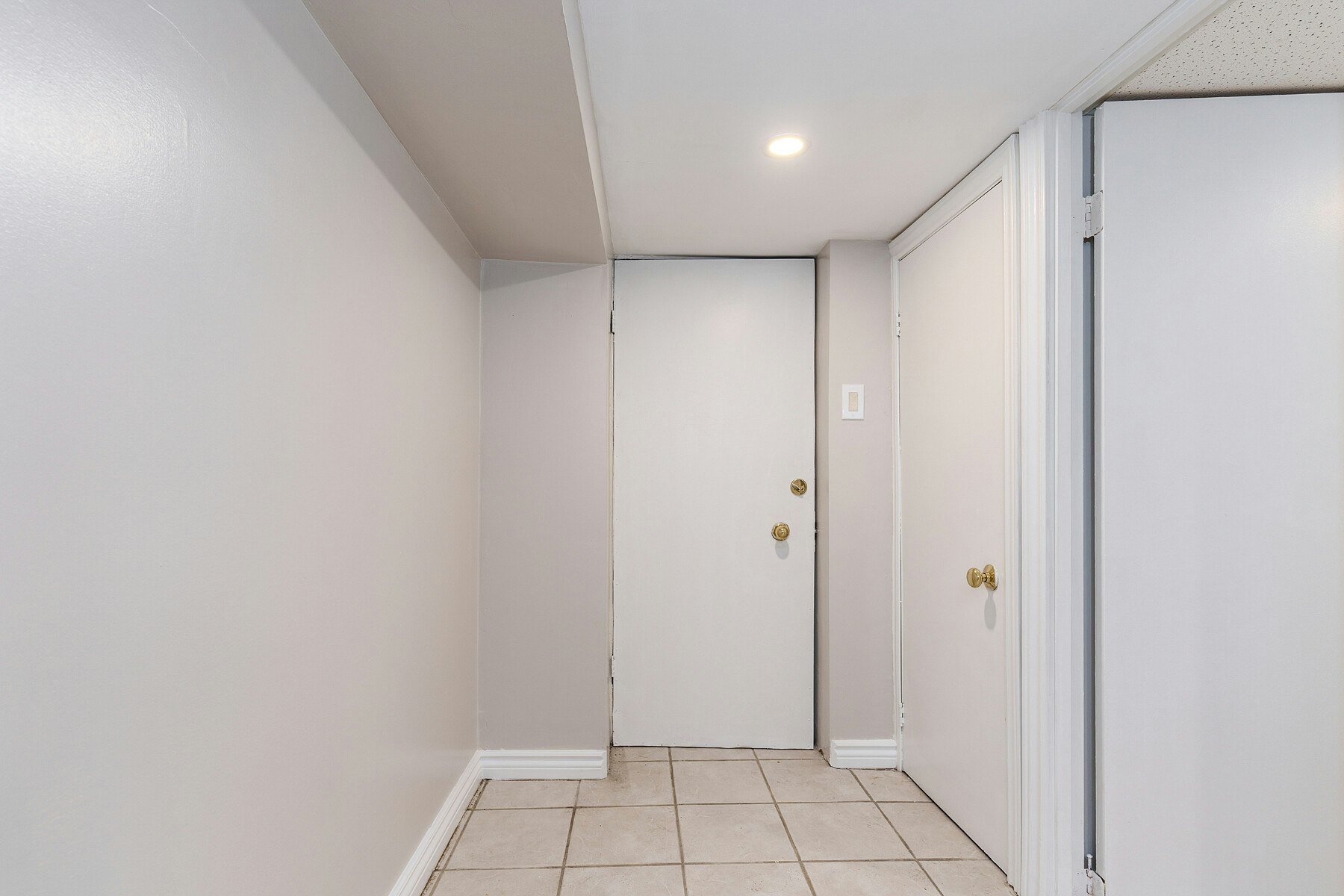 15 Indian Cres Bsmt Road, Toronto, ON, M6P 2E9 - 2