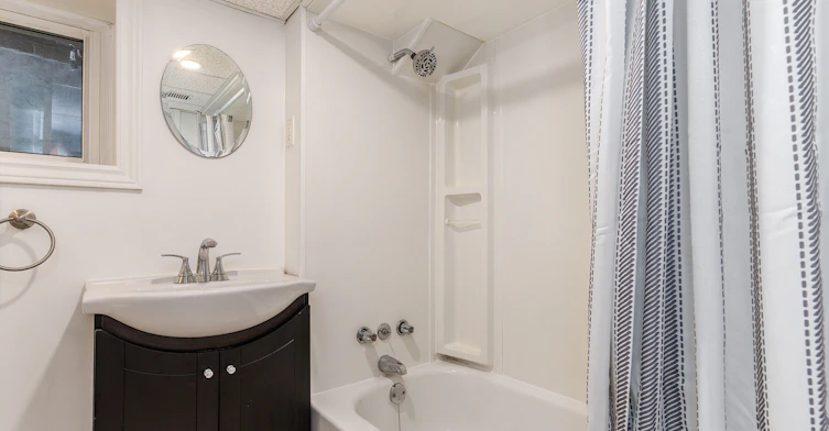 15 Indian Cres Bsmt Road, Toronto, ON, M6P 2E9 - 11