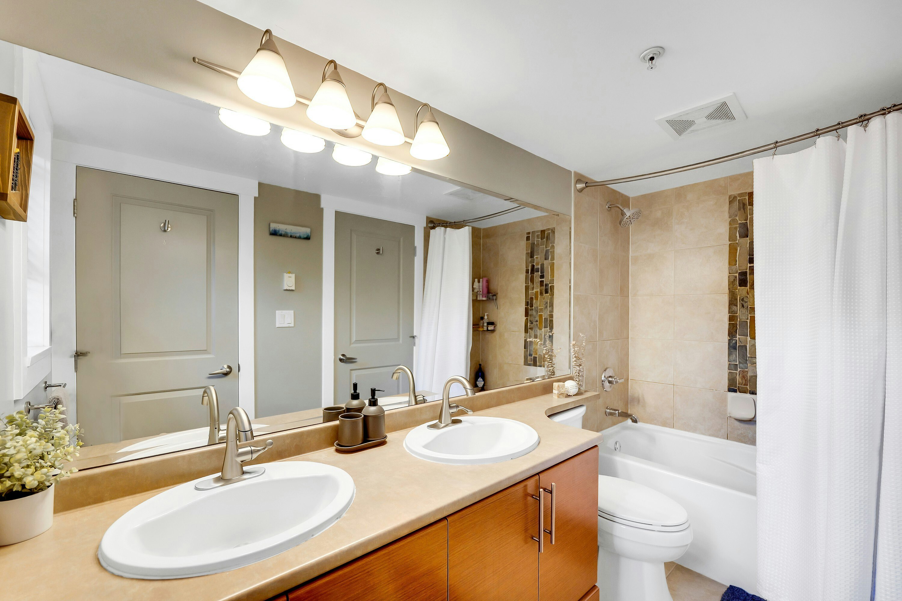 102-1174 Wingtip Place, Squamish, BC, V8B 0N4 - 9