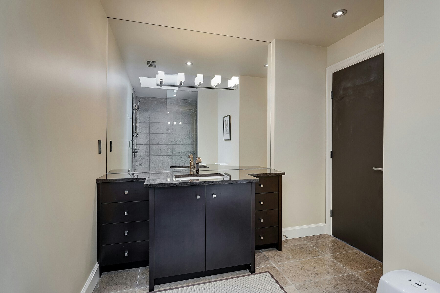 924-21 Dallas Road, Victoria, BC, V8V 4Z9 - 32