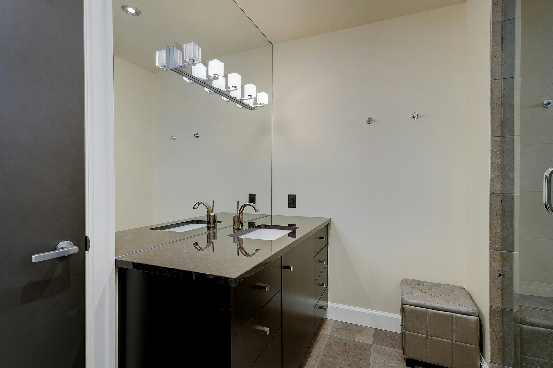 924-21 Dallas Road, Victoria, BC, V8V 4Z9 - 37
