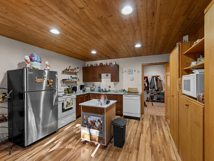 6782 Edmunds Lake Road, 100 Mile House, BC, V0K 2E2 - 57