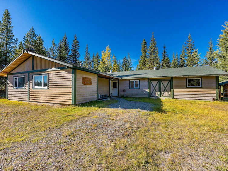 6782 Edmunds Lake Road, 100 Mile House, BC, V0K 2E2 - 6