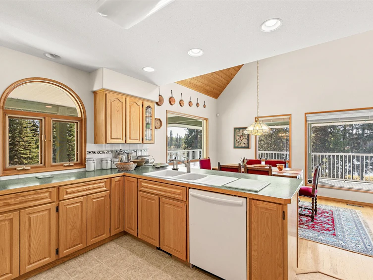 6782 Edmunds Lake Road, 100 Mile House, BC, V0K 2E2 - 9