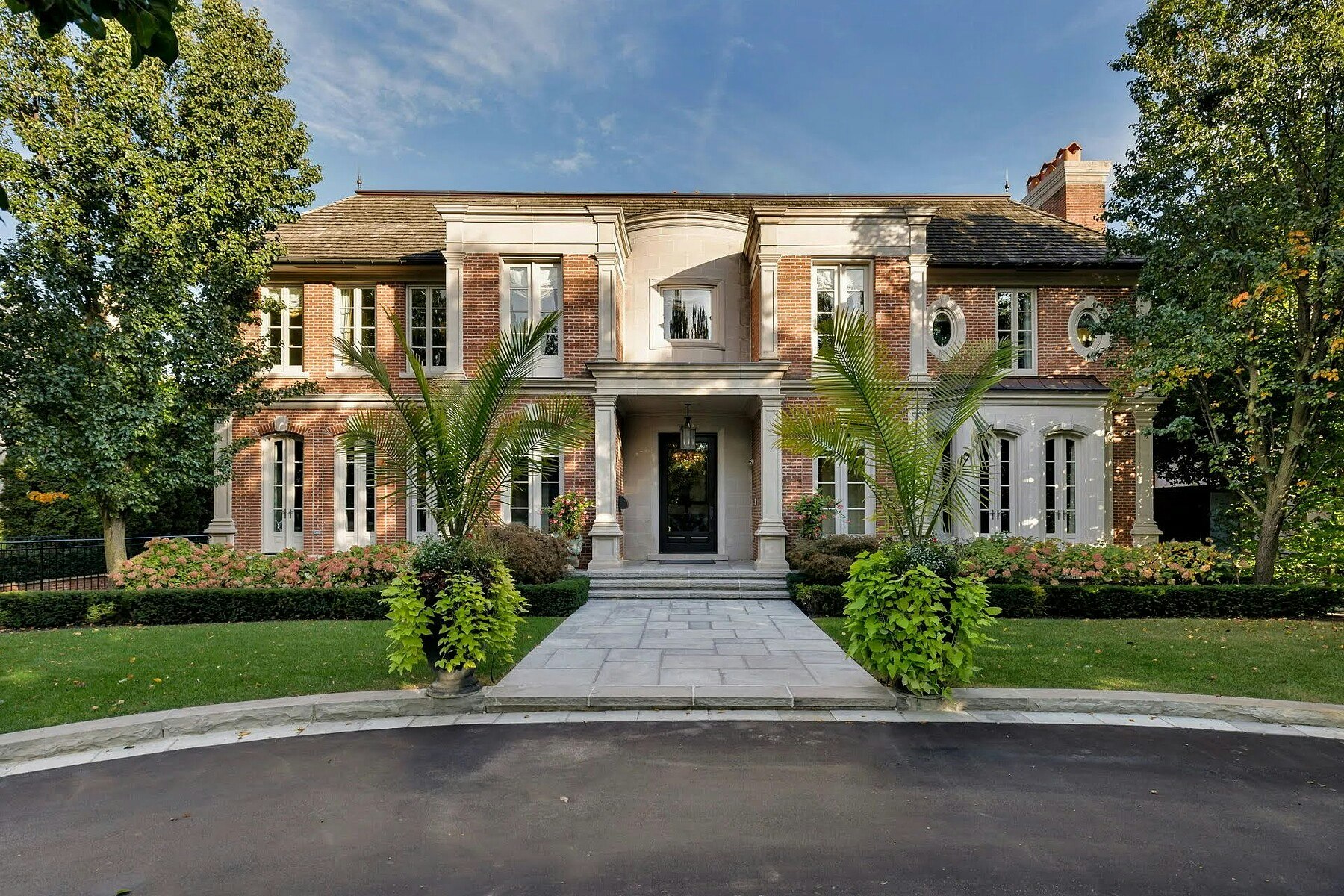 29 Edgehill Road, Toronto, ON, M9A 4N1