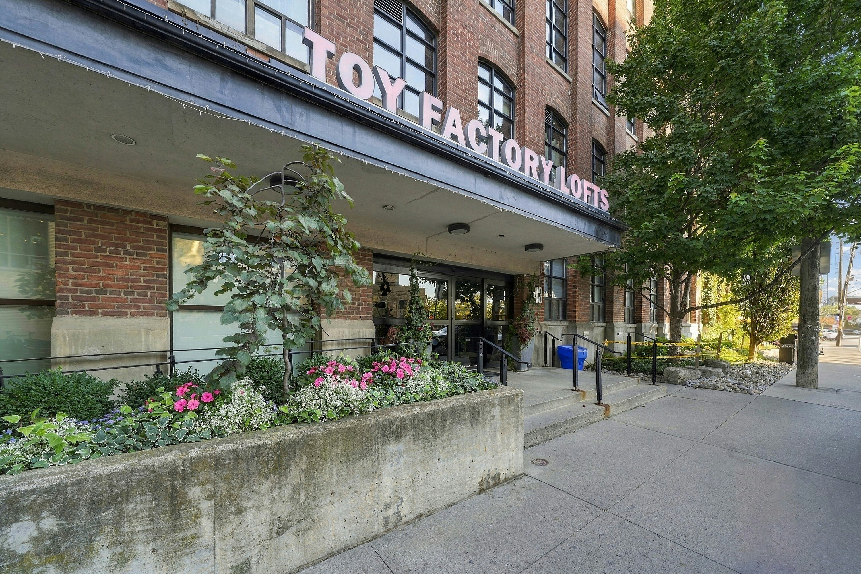 103-43 Hanna Avenue, Toronto, ON, M6K 1X1