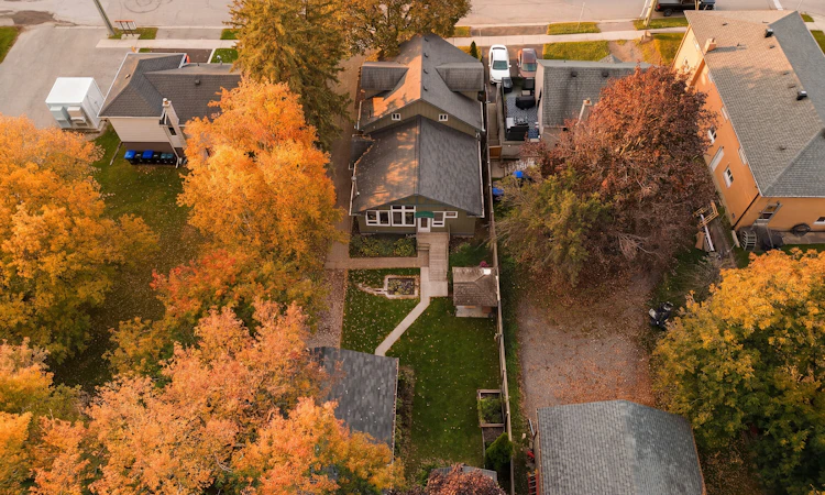 131 John Street E