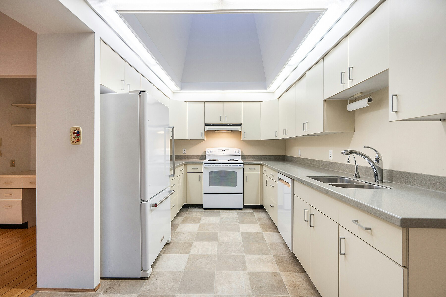 2265 Inglewood Avenue, West Vancouver, BC, V7V 1Z7 - 6