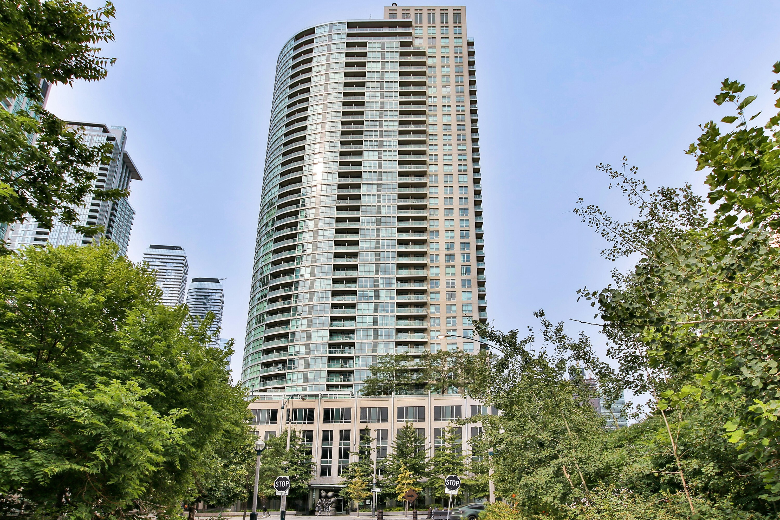 1512-18 Yonge Street, Toronto, ON, M5E 1Z8