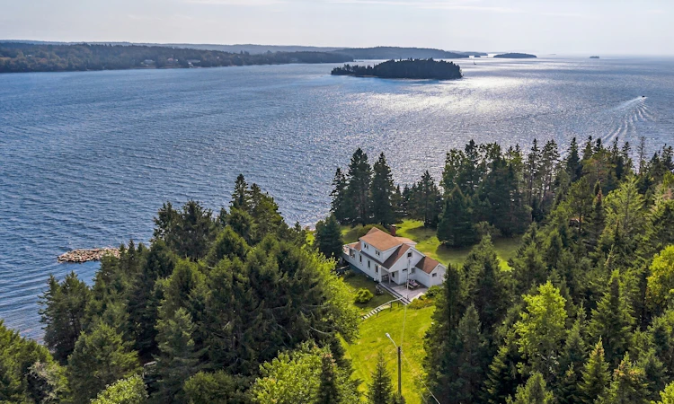 6850 St Margarets Bay Road