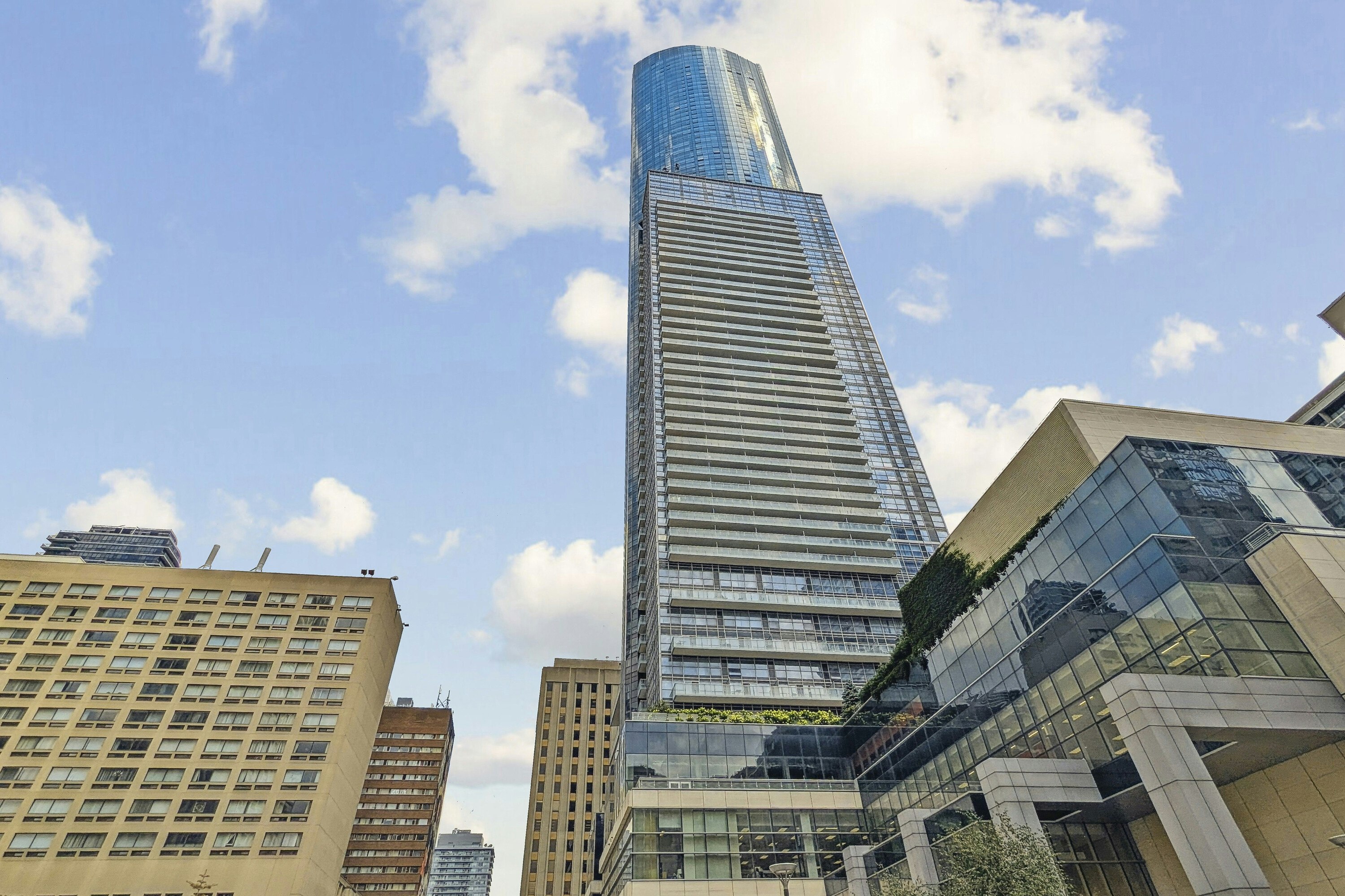 602-386 Yonge Street, Toronto, ON, M5B 0A5