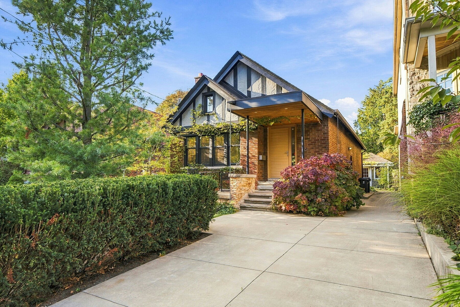 16 Sunnybrook Road, Toronto, ON, M6S 1G2