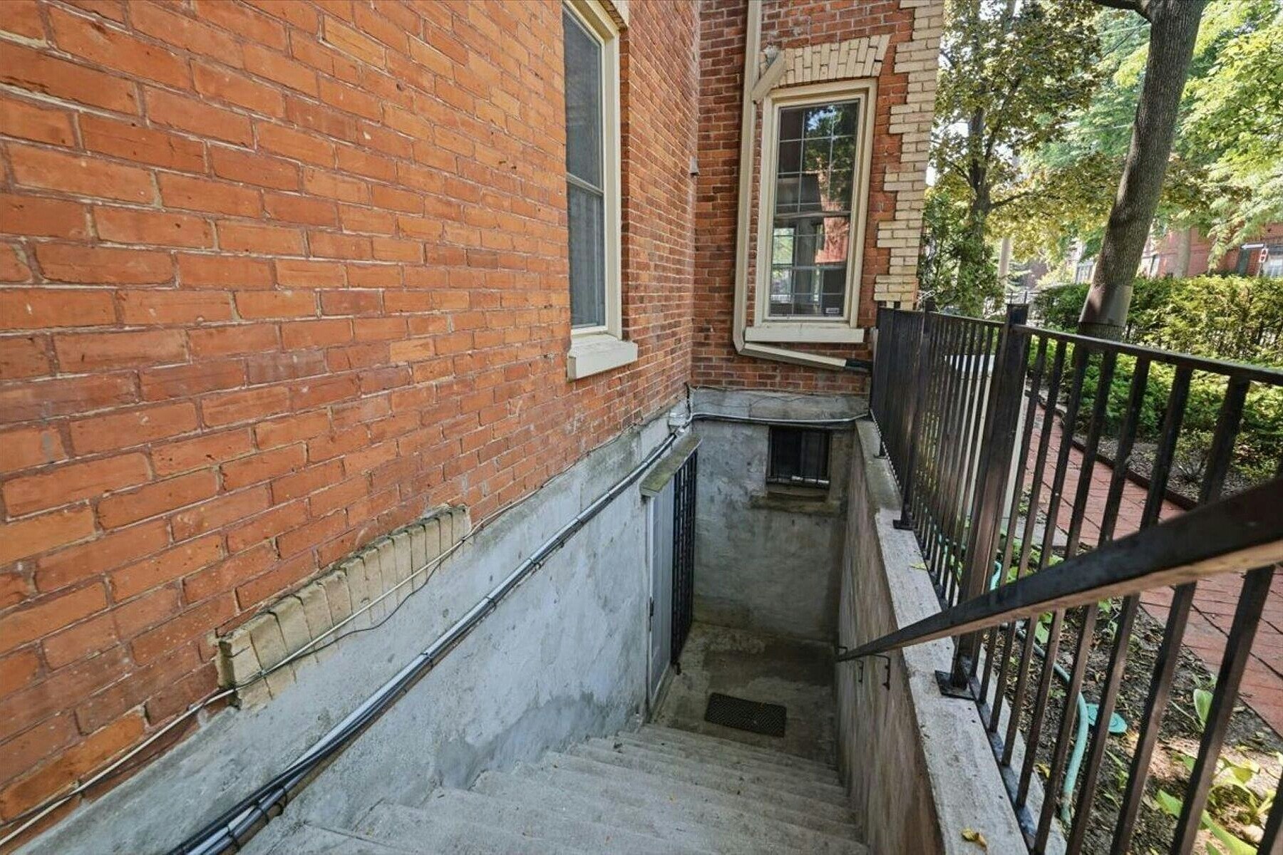 33 Rose Ave Lower Unit, Toronto, ON, M4X 1N7 - 2