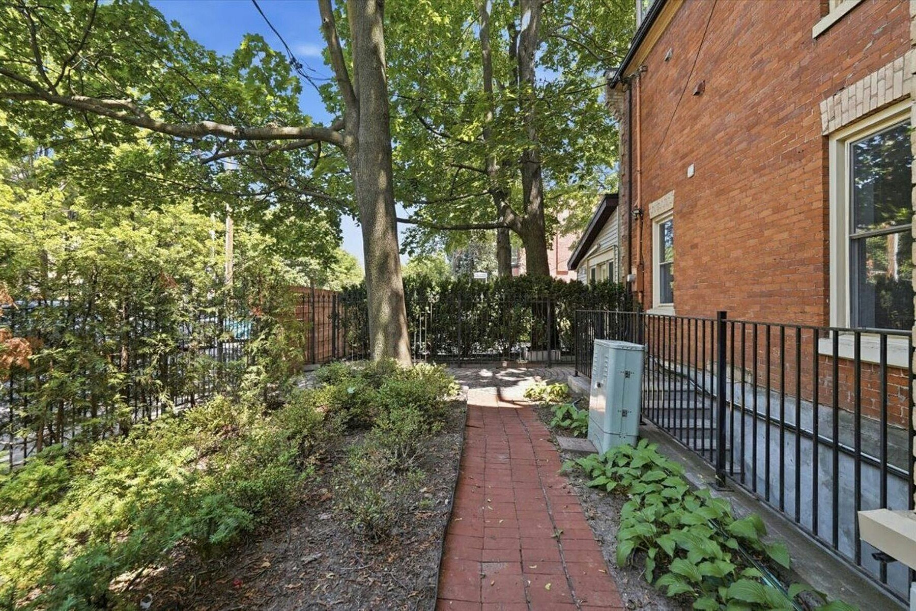 33 Rose Ave Lower Unit, Toronto, ON, M4X 1N7 - 10