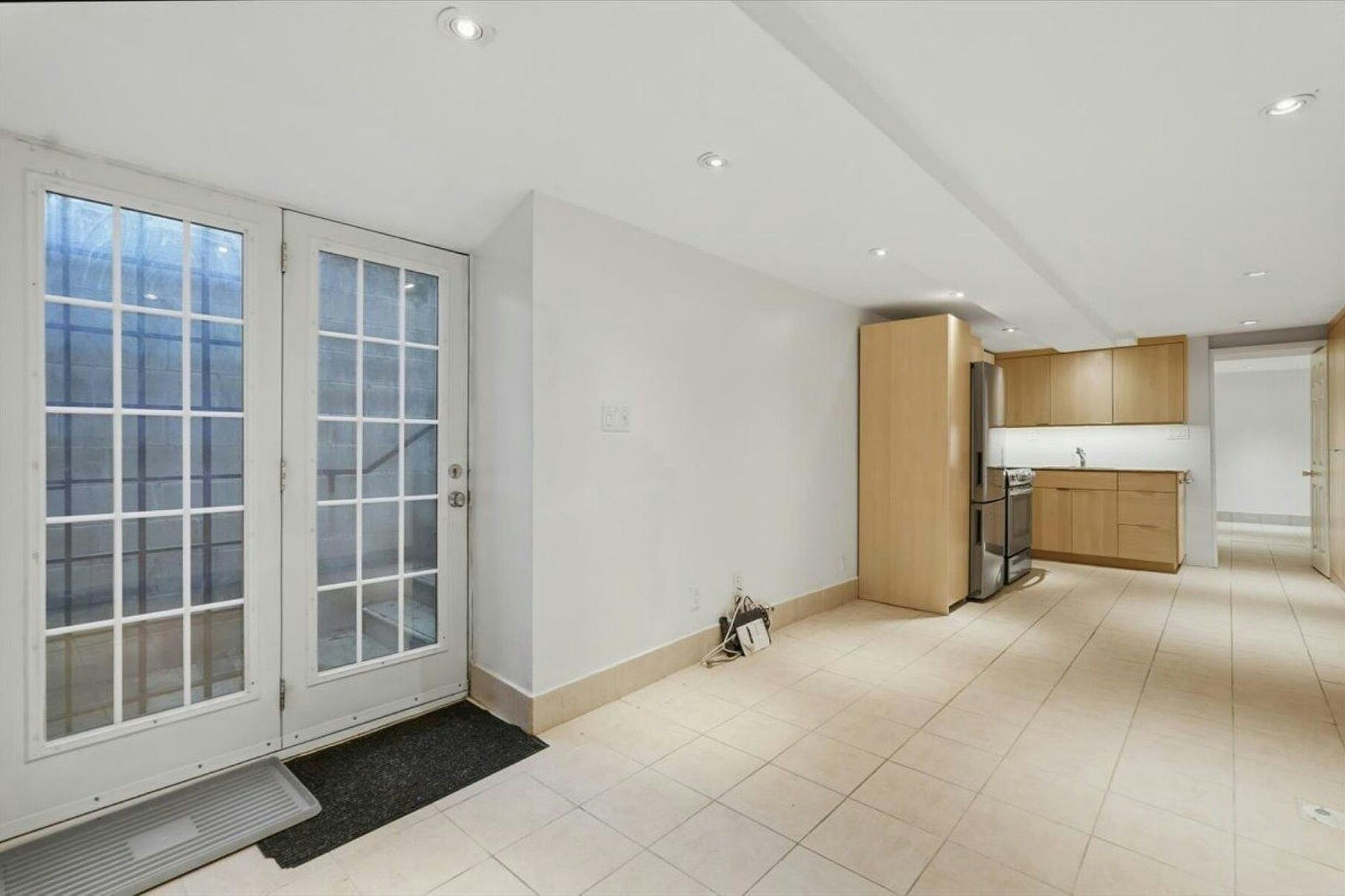 33 Rose Ave Lower Unit, Toronto, ON, M4X 1N7 - 3