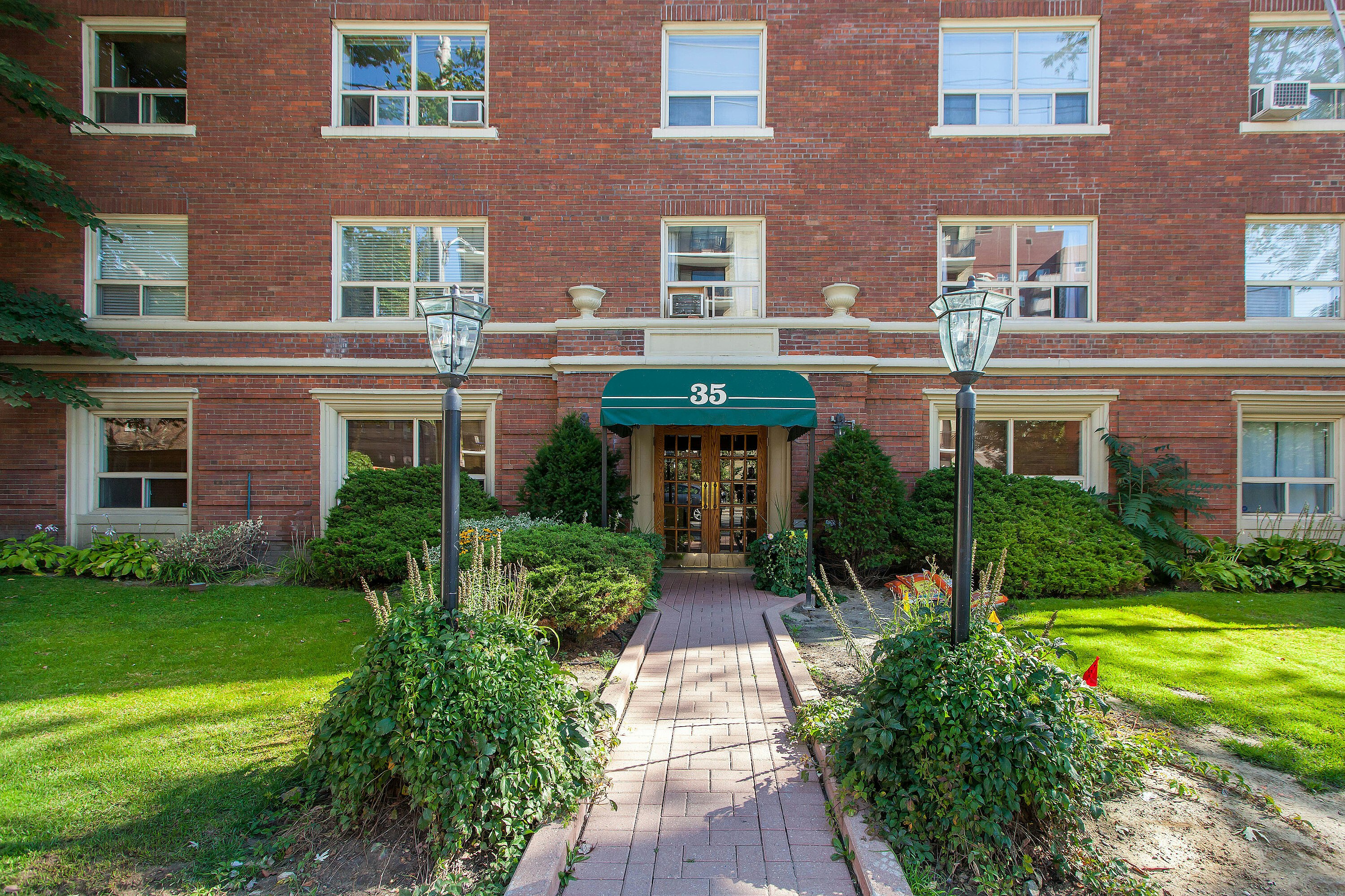 108-35 Raglan Avenue, Toronto, ON, M6C 2K7