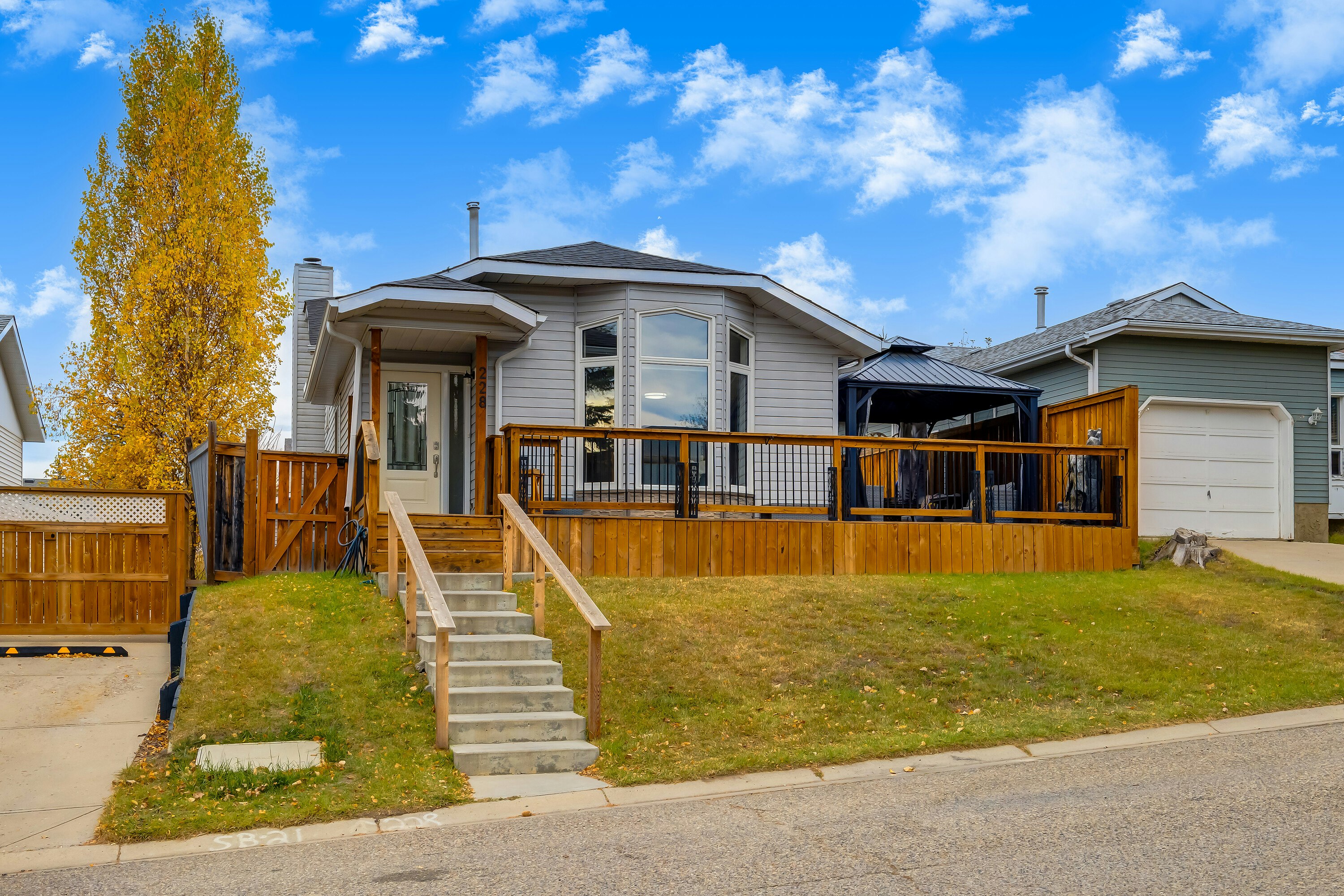 228 Deer Ridge Place SE, Calgary, AB, T2J 2X2