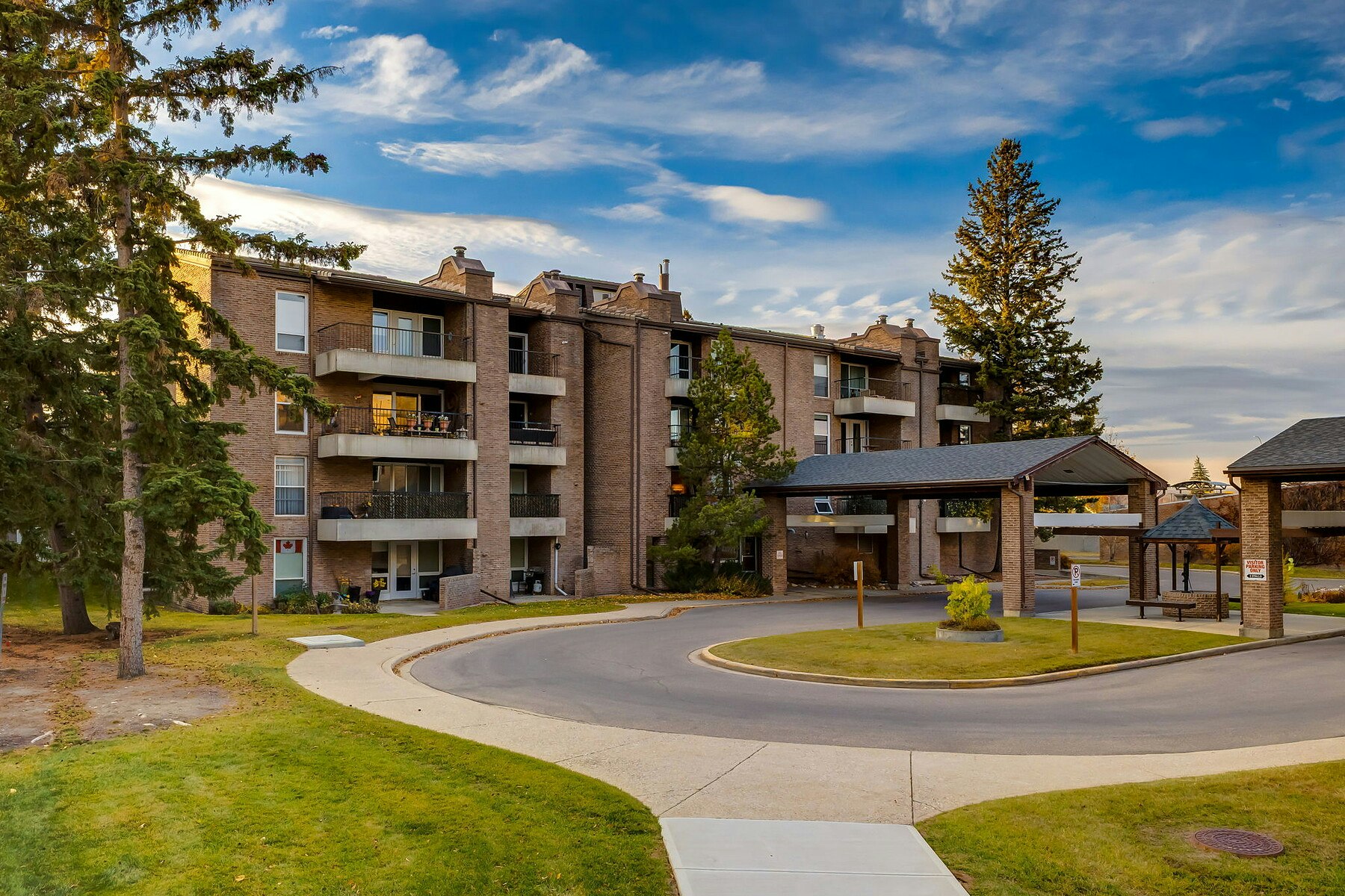 1402-201 Braeglen Close SW, Calgary, AB, T2W 2B1