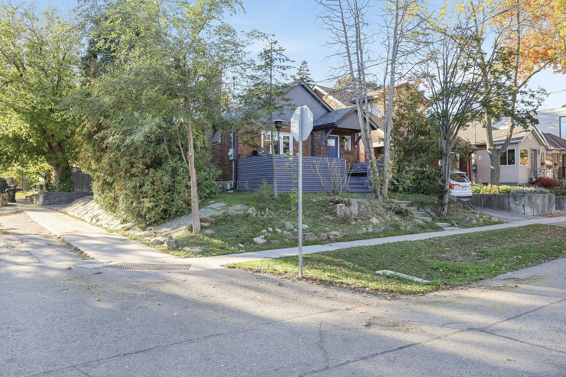 16 Smithfield Drive, Toronto, ON, M8Y 3M2