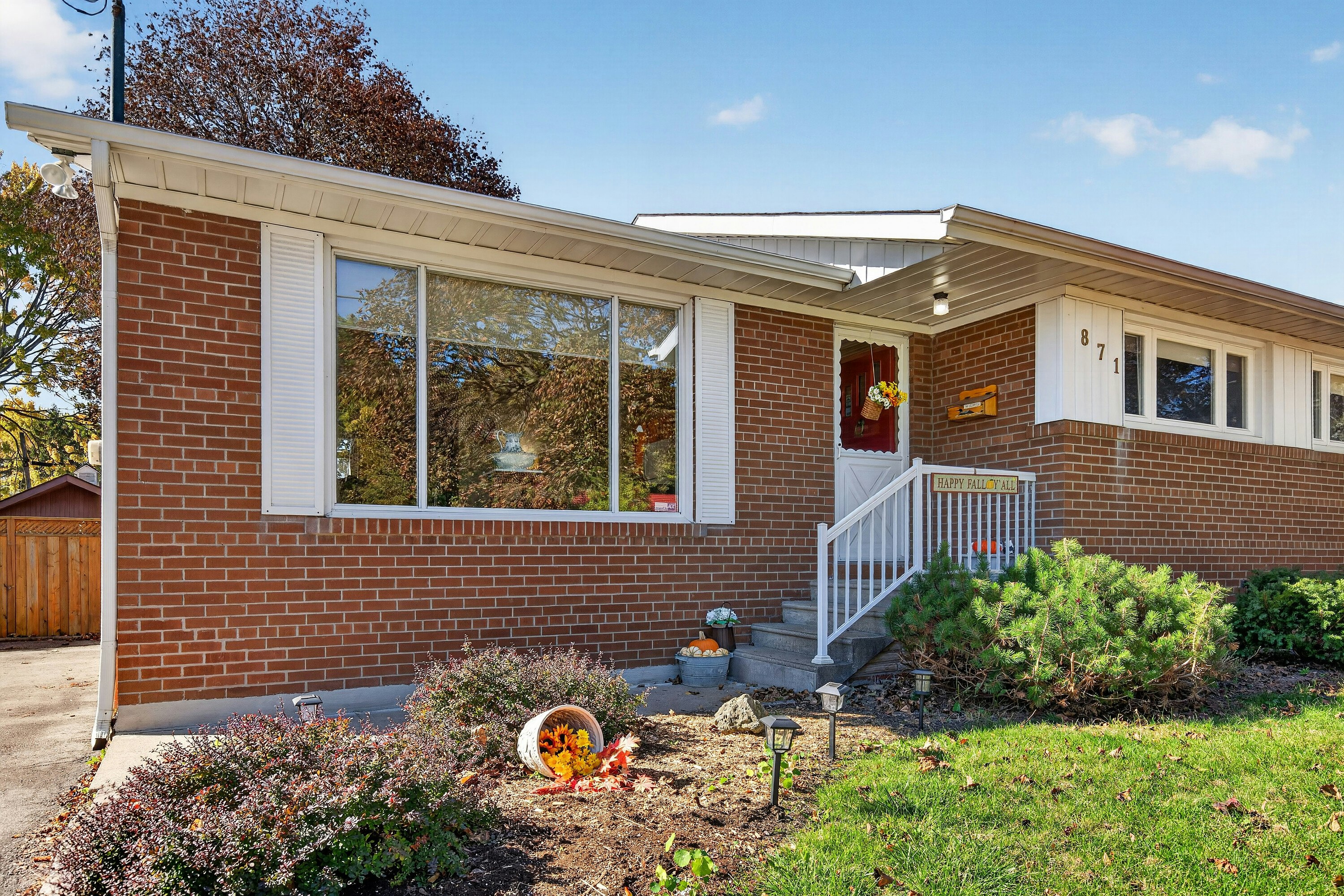 871 Mississauga Valley Boulevard, Mississauga, ON, L5A 1Z7