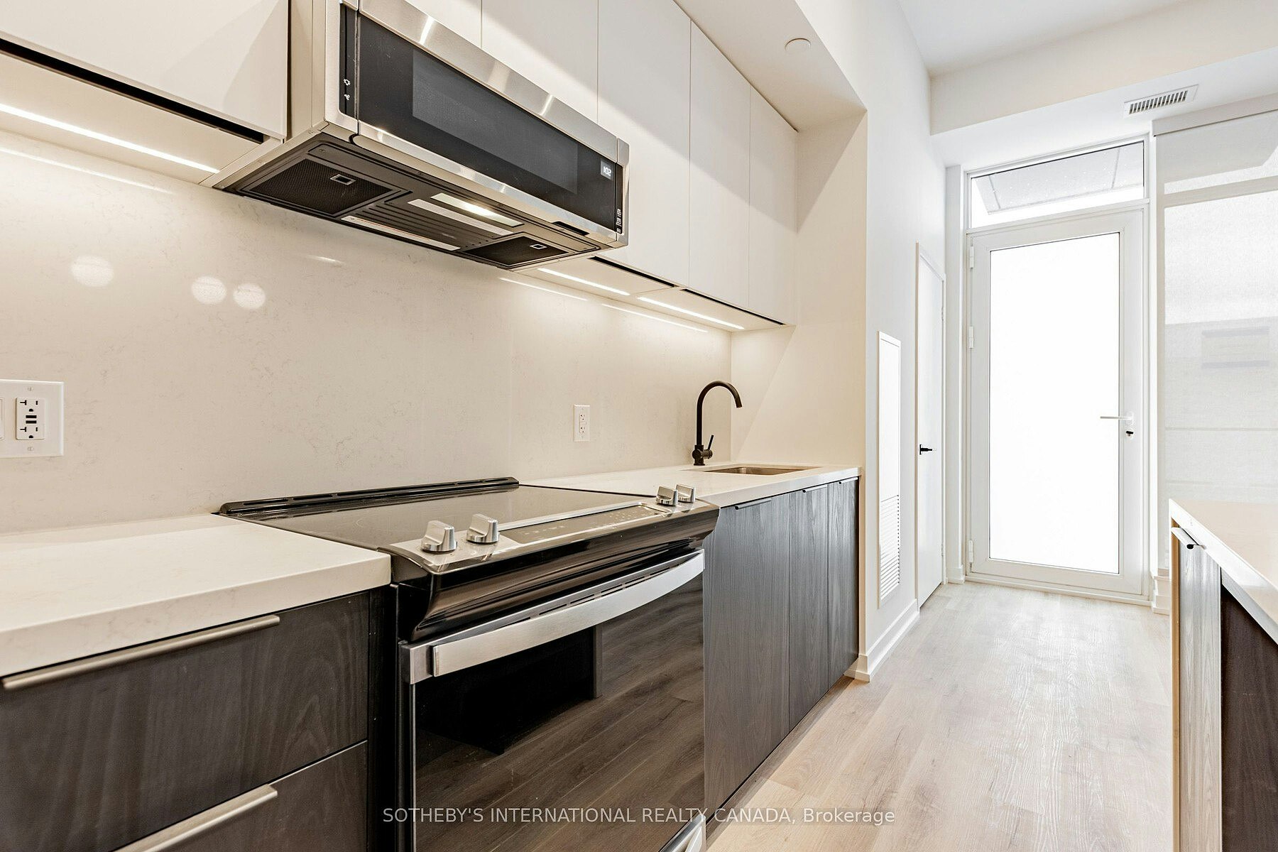 5 York Garden Th104 Way, Toronto, ON, M6A 2V1 - 4