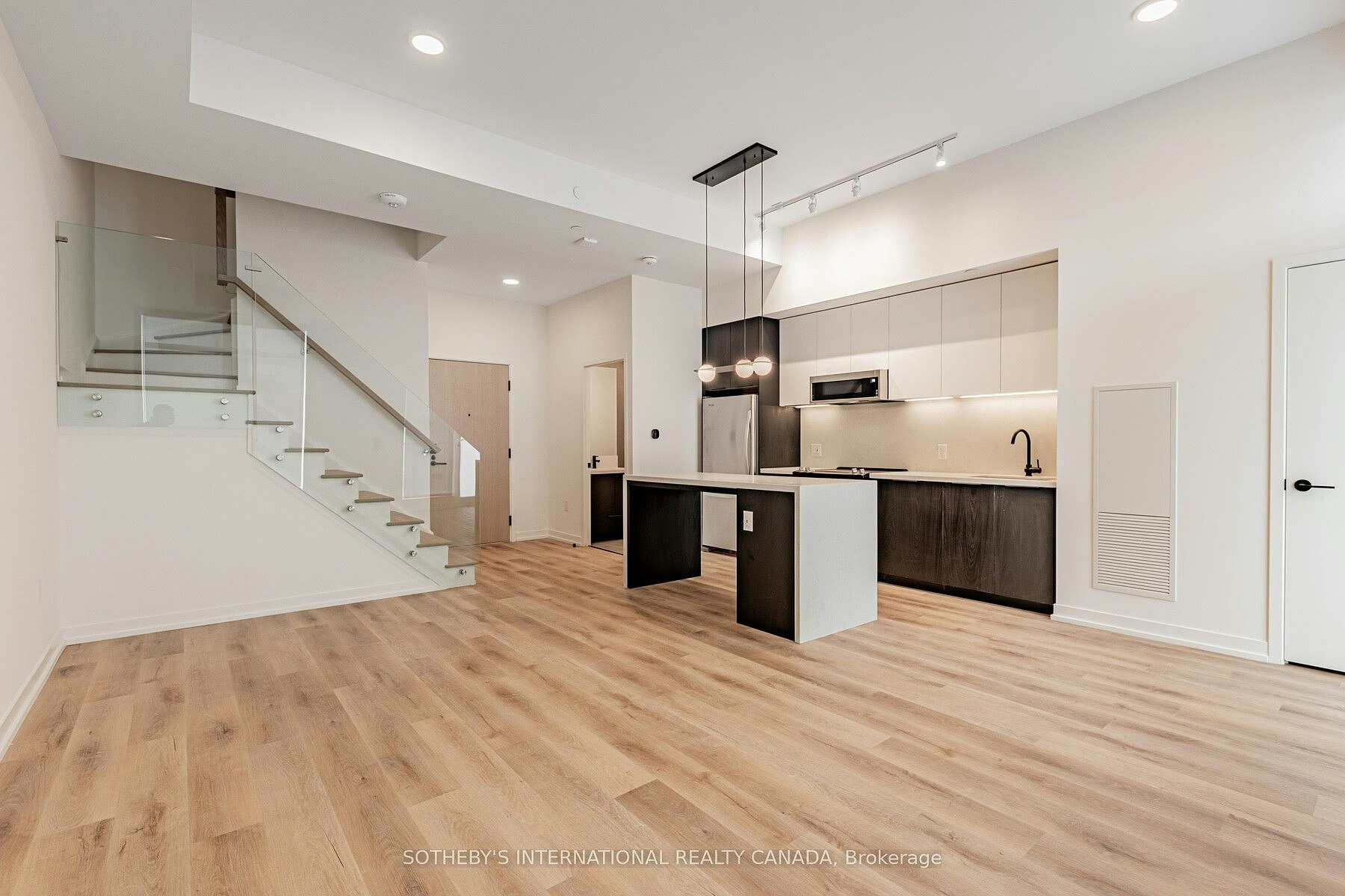 5 York Garden Th104 Way, Toronto, ON, M6A 2V1 - 5