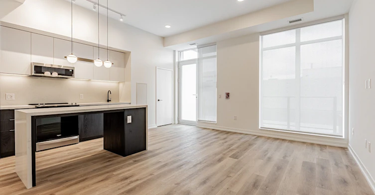 5 York Garden Th104 Way, Toronto, ON, M6A 2V1 - 2