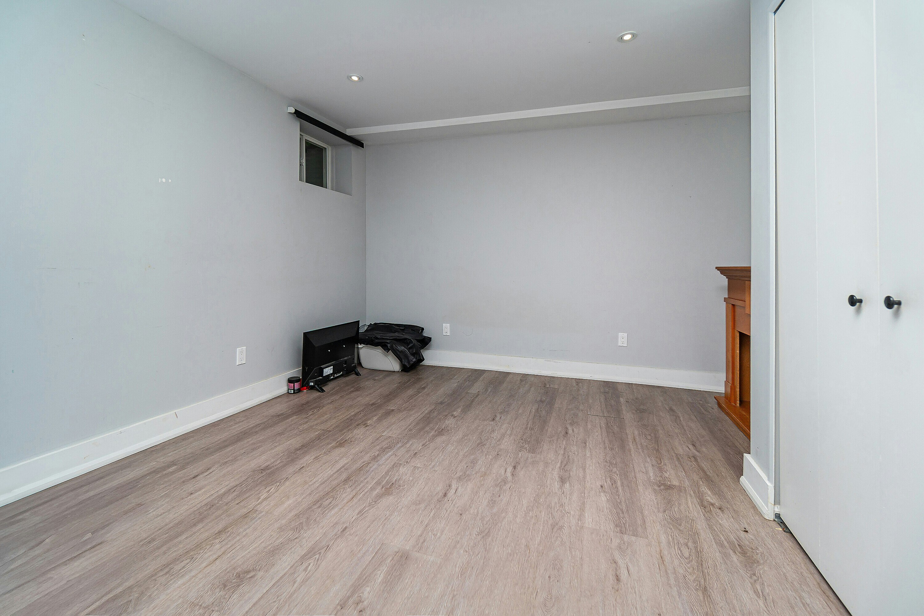 1 Babington Court, Toronto, ON, M9A 1J7 - 27