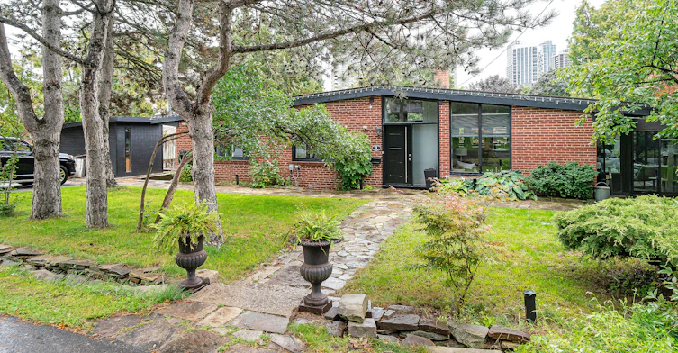 1 Babington Court, Toronto, ON, M9A 1J7