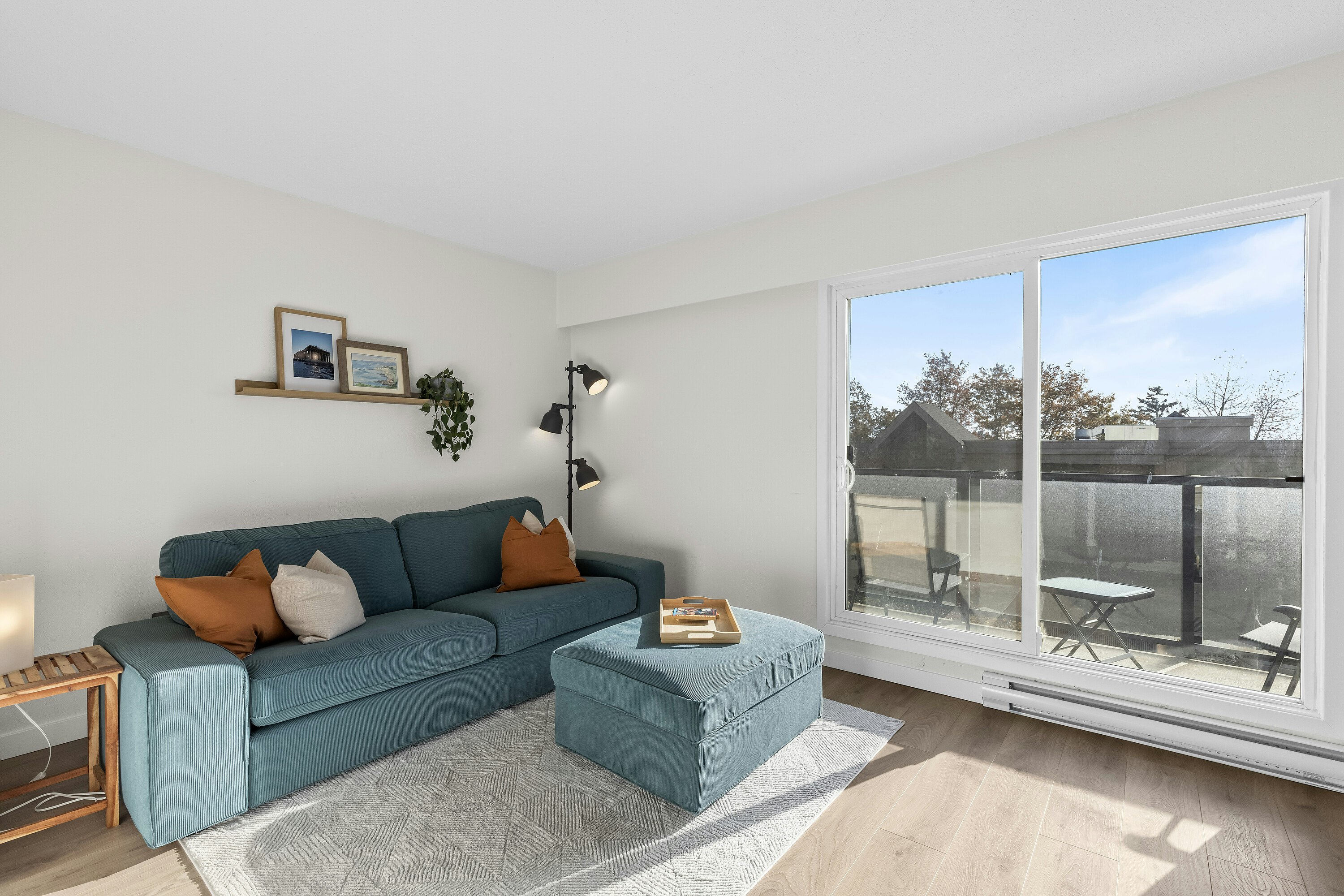 211-991 Cloverdale Avenue, Saanich, BC, V8X 2T5