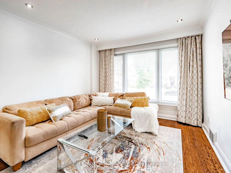136 Regina Avenue, Toronto, ON, M6A 1R7 - 2