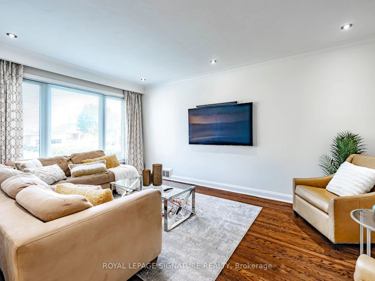 136 Regina Avenue, Toronto, ON, M6A 1R7 - 3