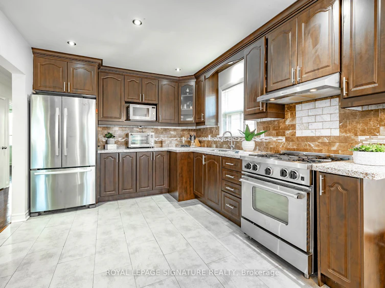 136 Regina Avenue, Toronto, ON, M6A 1R7 - 7
