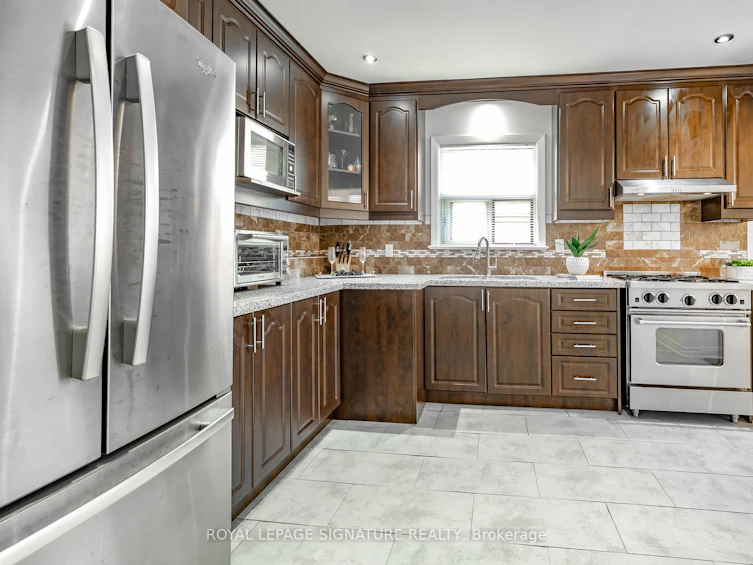 136 Regina Avenue, Toronto, ON, M6A 1R7 - 8