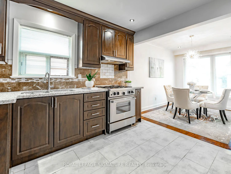 136 Regina Avenue, Toronto, ON, M6A 1R7 - 10