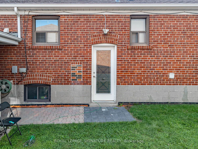 136 Regina Avenue, Toronto, ON, M6A 1R7 - 23