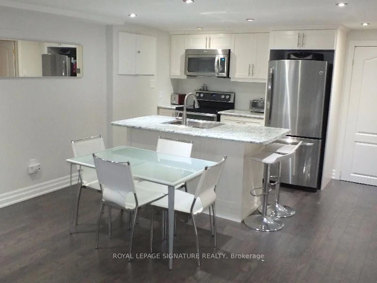 136 Regina Avenue, Toronto, ON, M6A 1R7 - 25