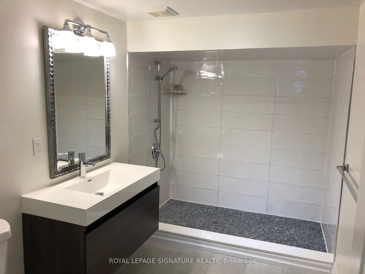 136 Regina Avenue, Toronto, ON, M6A 1R7 - 28
