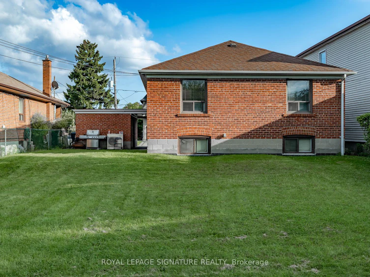 136 Regina Avenue, Toronto, ON, M6A 1R7 - 32