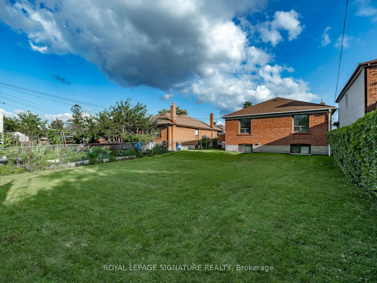 136 Regina Avenue, Toronto, ON, M6A 1R7 - 33